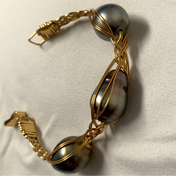 Handwoven 14k gold filled wire with Tahitian pearl cluster - Picture 4 of 13